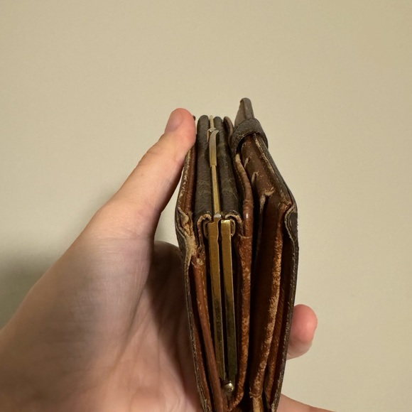 LV Vintage wallet with kisslock - Picture 3 of 8